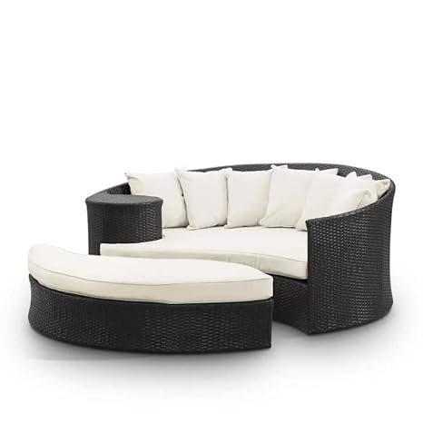 Round Sofa Wicker and Rattan Unique Degine Daybed