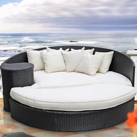 Round Sofa Wicker and Rattan Unique Degine Daybed