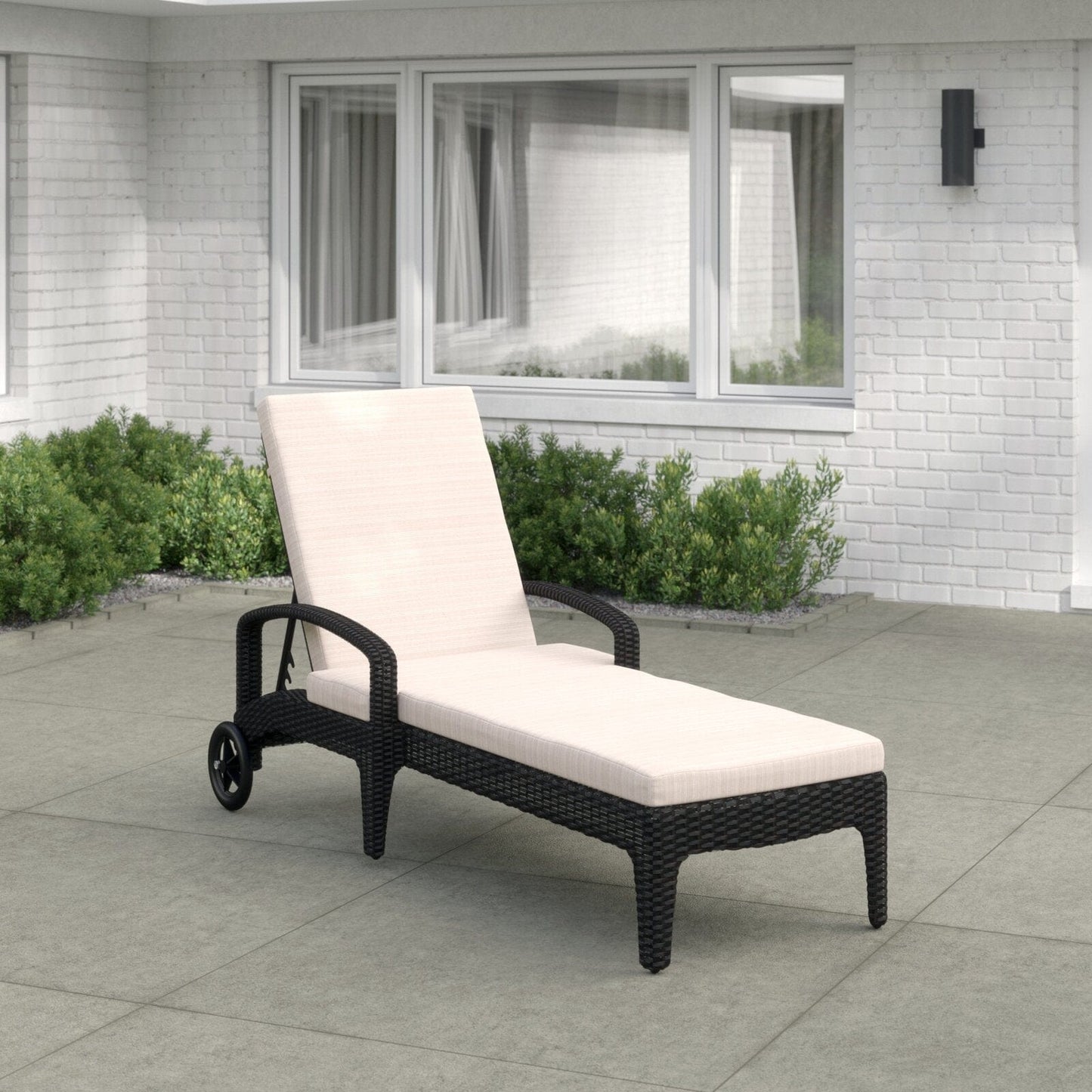 Dreamline Outdoor Poolside Lounger With Cushion (Black)