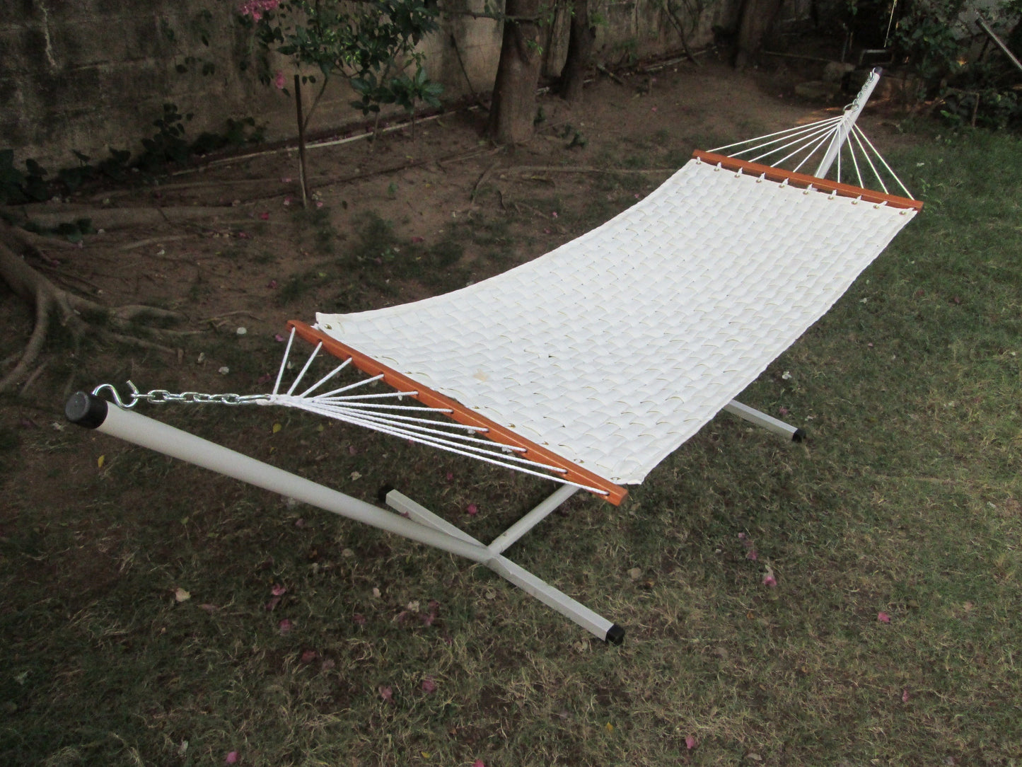 Premium Weave Soft Comb Off-White Hammock Set With Steel Hammock Stand, Weight Capacity of 125 kg