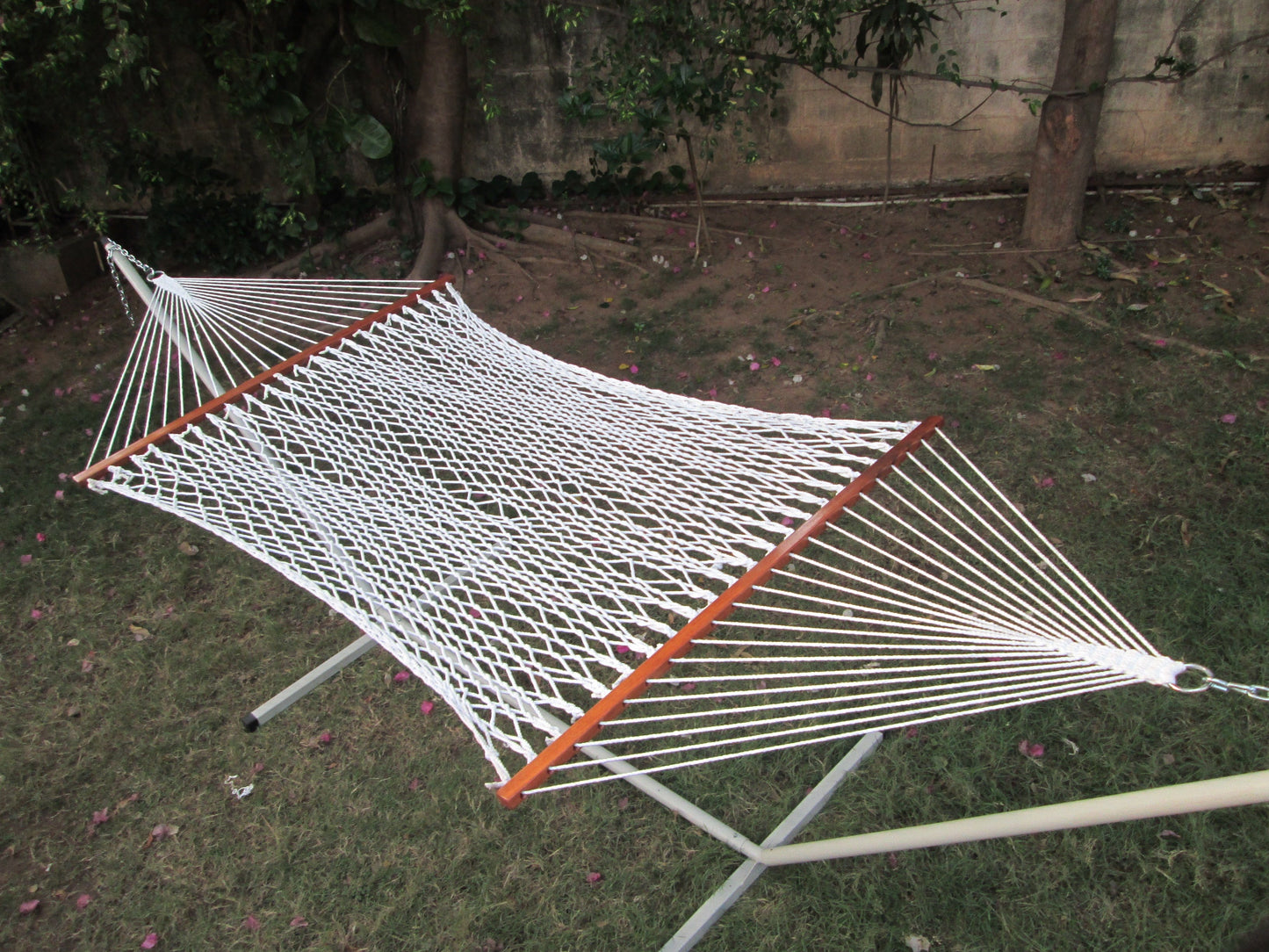 Outdoor UV Resistant White Rope Hammock With Grey Steel Hammock Stand, Weight Capacity of 125 kg