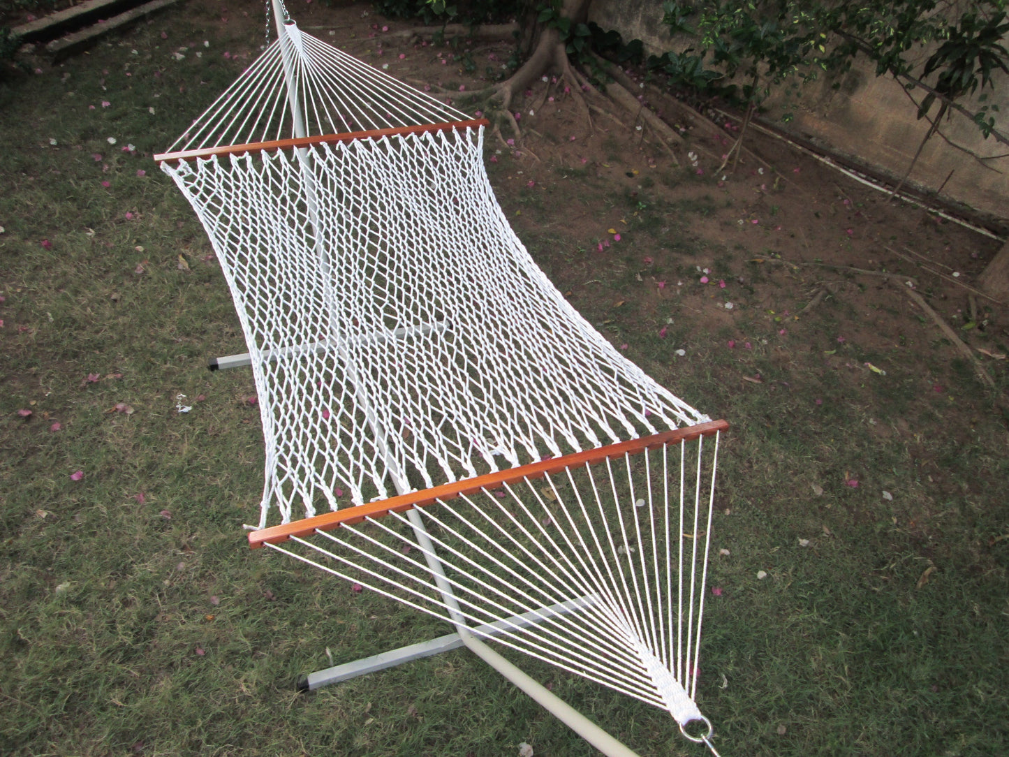 Outdoor UV Resistant Hammock Furniture With Stand Frame, Weight Capacity of 200 kg