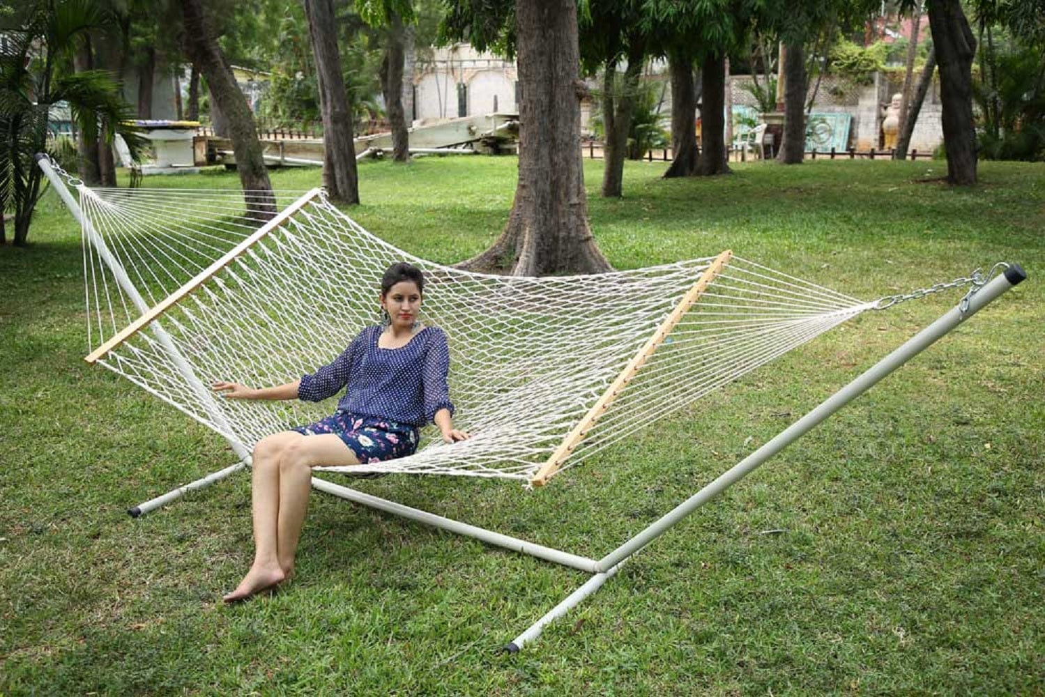 Double XL Outdoor Rope Hammock With Wooden Bars, Weight Capacity of 200 kg, 150W X 396L cm