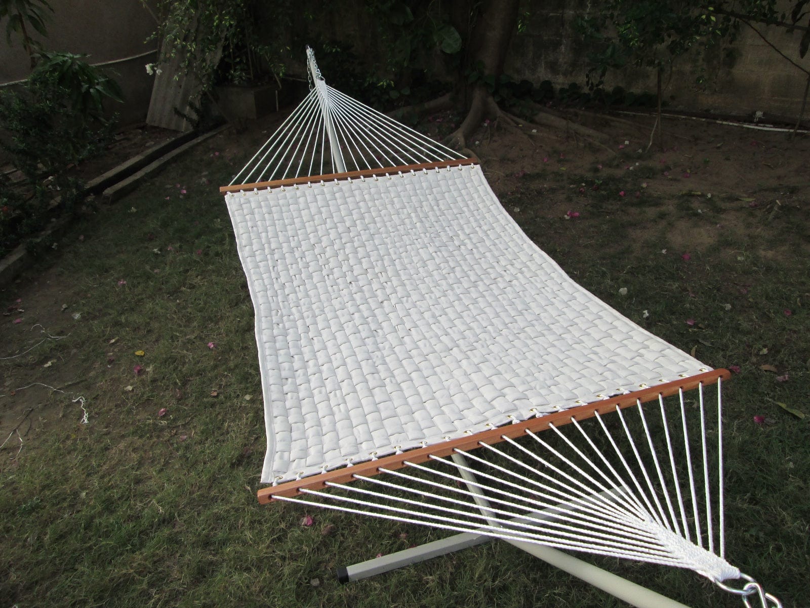 Extra Large Soft Comb Quilted Hammock, Weight Capacity 200kg- 140W X 396L cm